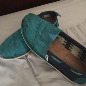 Toms women multi- color, size Excellent condition